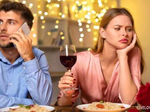 Phubbing in Relationships: 10 Key Insights Into the Impact of Phone Distraction